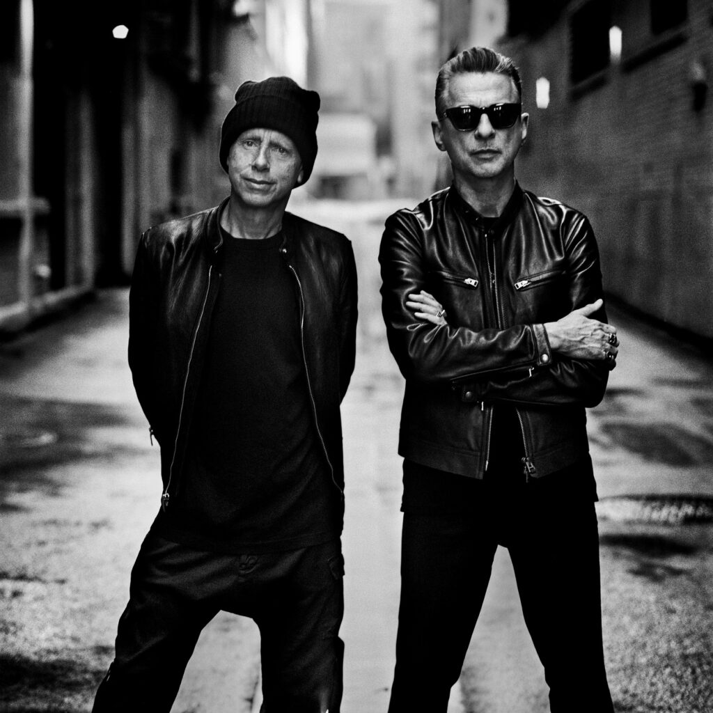 Depeche Mode Pay Tribute To Andy Fletcher During Stunning 'Memento Mori'  Stop In Chicago