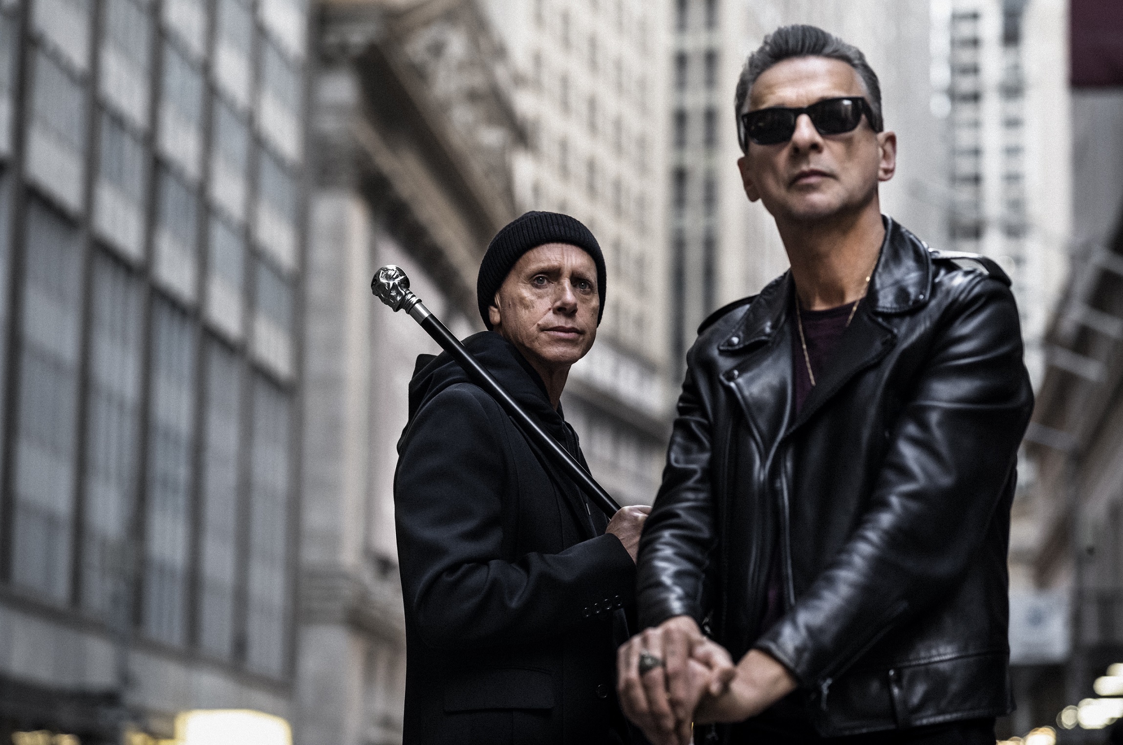 Depeche Mode Pay Tribute To Andy Fletcher During Stunning 'Memento Mori'  Stop In Chicago